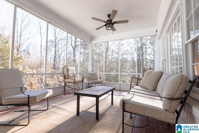 sunroom with ceiling fan