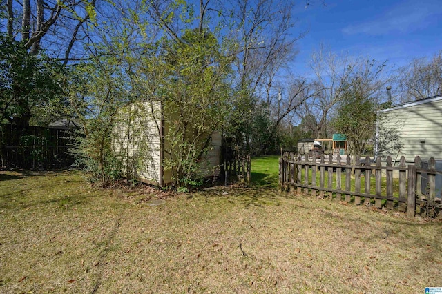 view of yard featuring fence