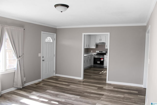 foyer with dark wood-style flooring, crown molding, and baseboards