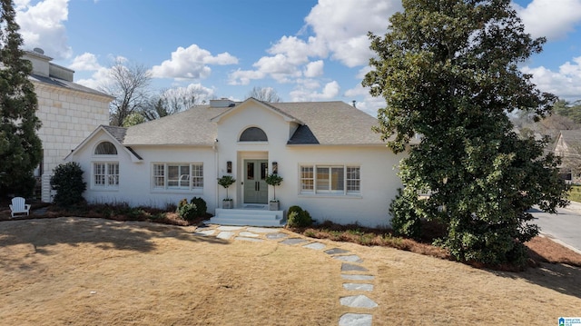 view of front facade with a front yard