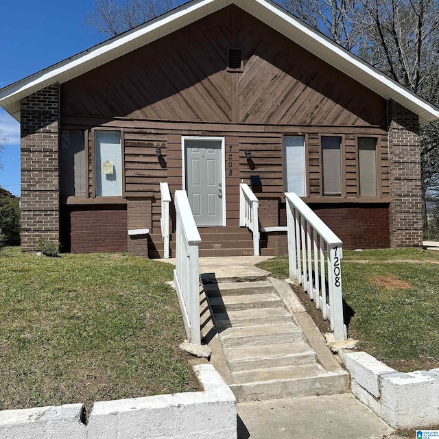 view of front facade with a front lawn