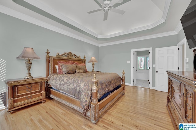 bedroom with light wood finished floors, crown molding, baseboards, and a ceiling fan