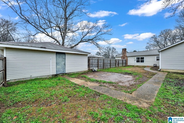 view of yard with an outbuilding and fence