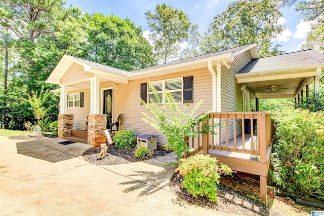 ranch-style home with covered porch and ceiling fan