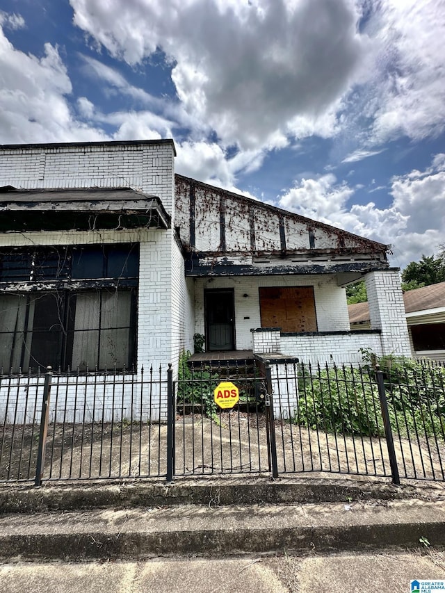 view of front of property