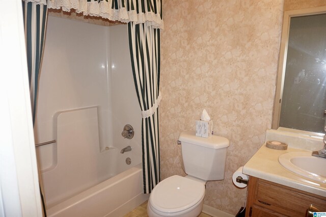 full bathroom featuring shower / bath combo with shower curtain, vanity, and toilet