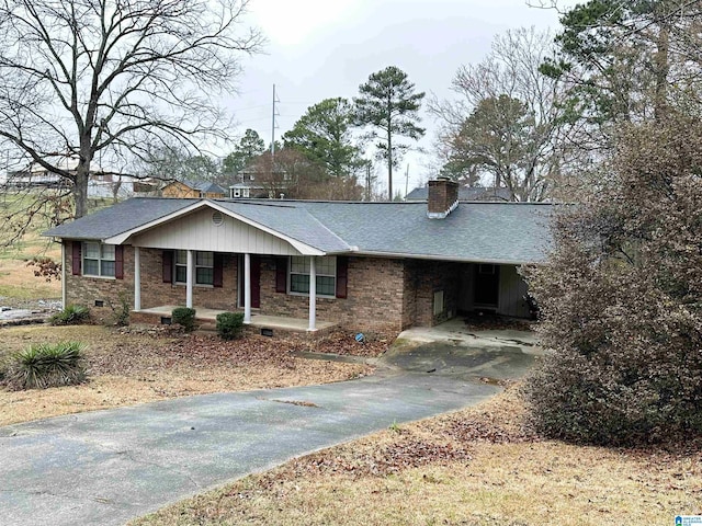 ranch-style house with covered porch