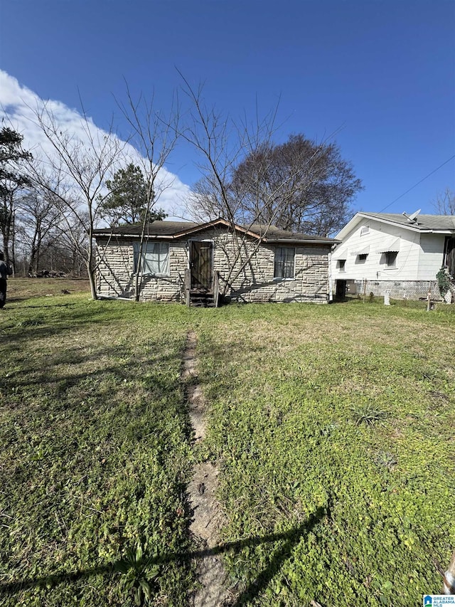 exterior space featuring a front yard