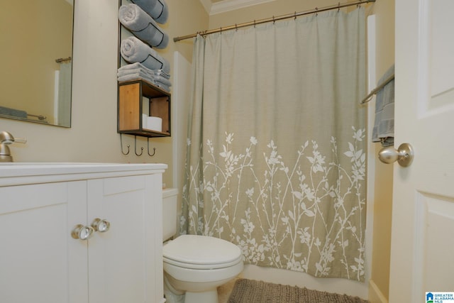 full bathroom with a shower with shower curtain, vanity, and toilet