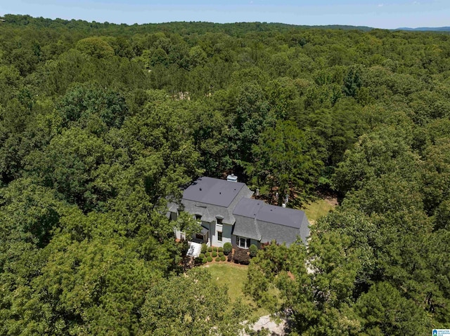 bird's eye view featuring a wooded view