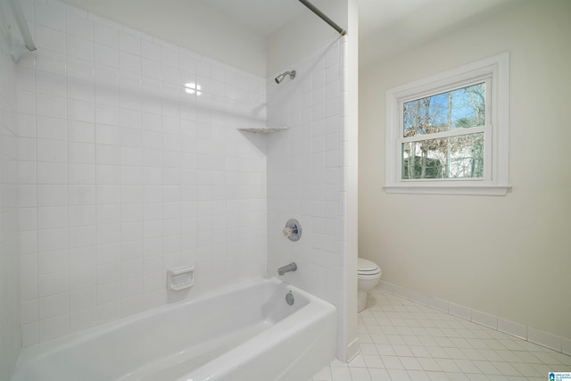 bathroom featuring baseboards, shower / bathing tub combination, toilet, and tile patterned floors