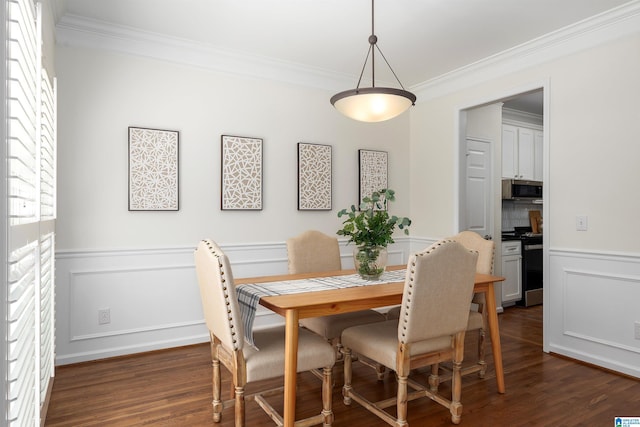 dining space with dark wood-style floors, plenty of natural light, and crown molding