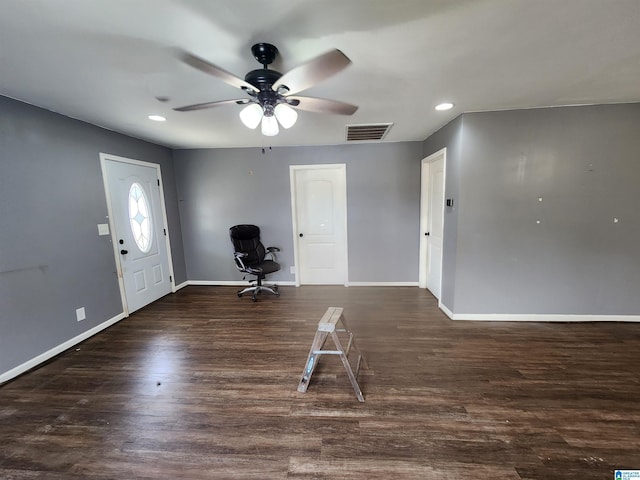 foyer entrance featuring dark wood-style floors, visible vents, baseboards, and a ceiling fan