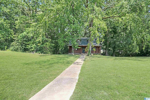 view of front of house with a front lawn