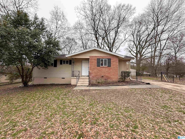 view of front of house with crawl space, fence, and a front lawn