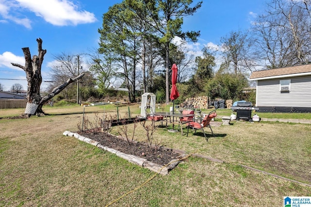 view of yard with a garden