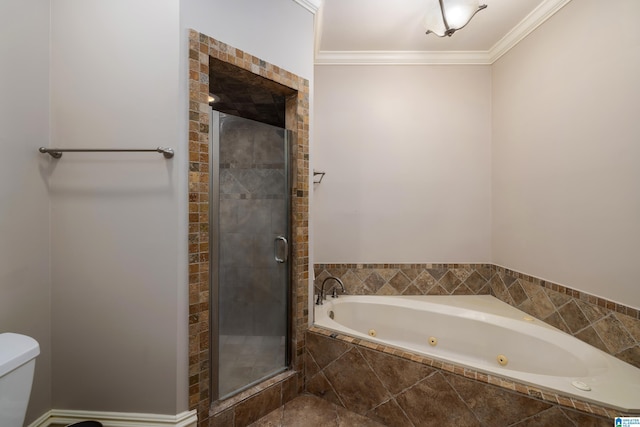 full bath featuring a whirlpool tub, a stall shower, toilet, and crown molding