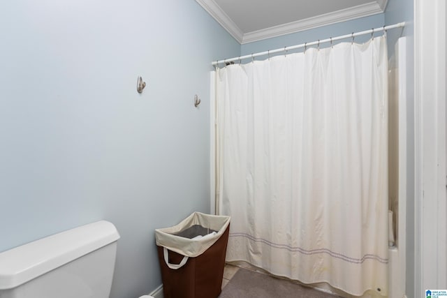 bathroom featuring ornamental molding, a shower with shower curtain, and toilet