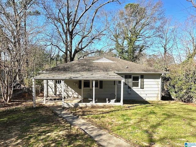 view of front of property with a front lawn