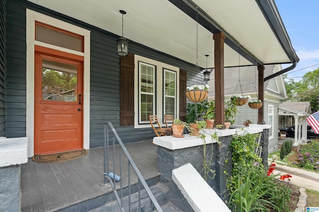 entrance to property featuring covered porch