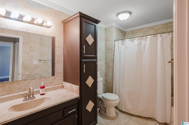 full bath featuring tile patterned flooring, crown molding, a textured ceiling, and tile walls