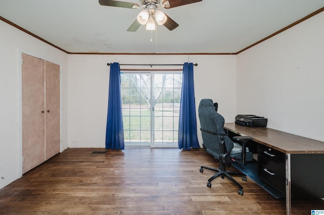 office area with dark wood-style floors, ornamental molding, visible vents, and a ceiling fan