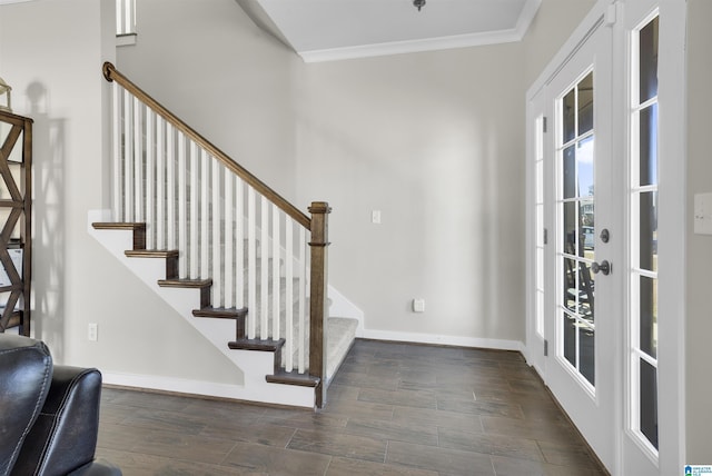 entryway featuring ornamental molding, wood finish floors, and baseboards