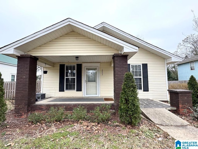 1003 2nd Ave N, Clanton, AL 35045 - view of front of house with a porch and fence