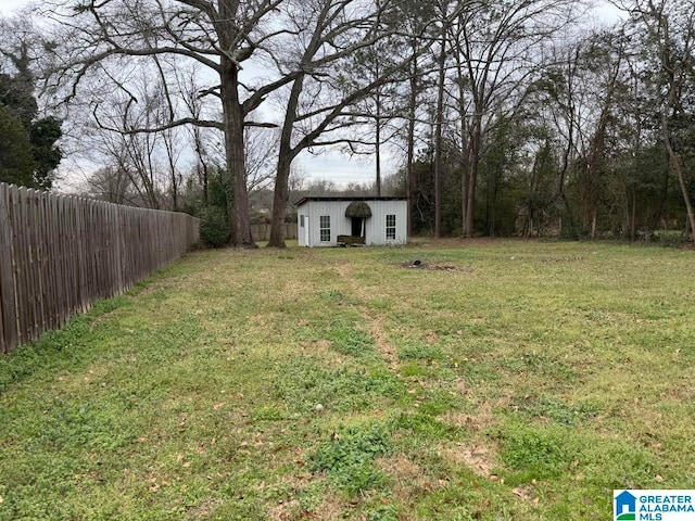 view of yard with an outbuilding and fence