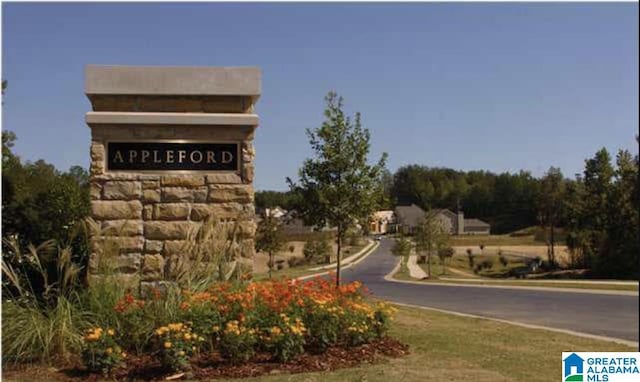 view of community / neighborhood sign