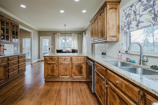 kitchen with a peninsula, dark wood-style floors, a sink, dishwasher, and crown molding