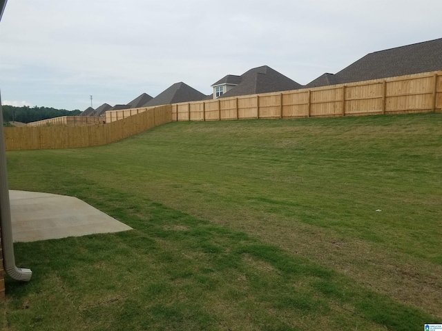 view of yard featuring a fenced backyard