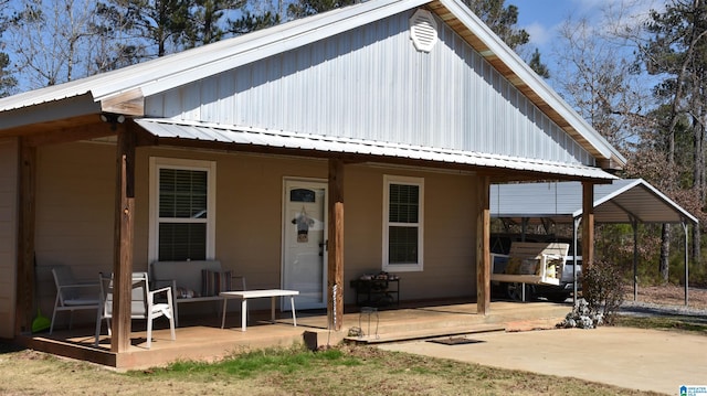 view of front of house featuring metal roof