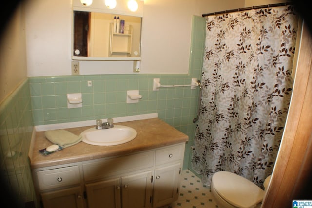 full bathroom with a shower with curtain, tile walls, a wainscoted wall, and vanity