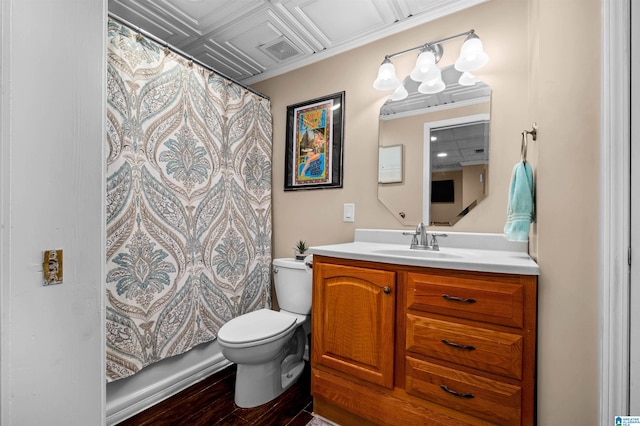 full bath featuring curtained shower, visible vents, toilet, vanity, and wood finished floors