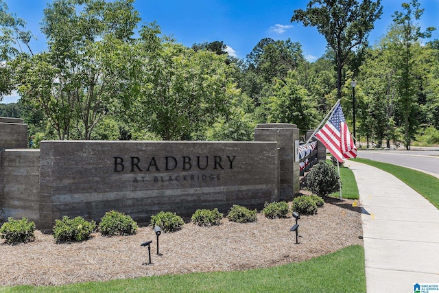 view of community / neighborhood sign