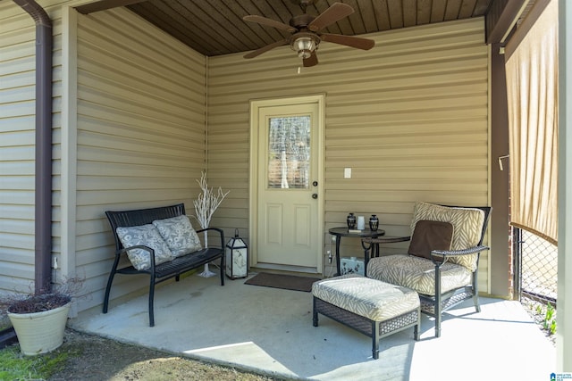 property entrance featuring ceiling fan