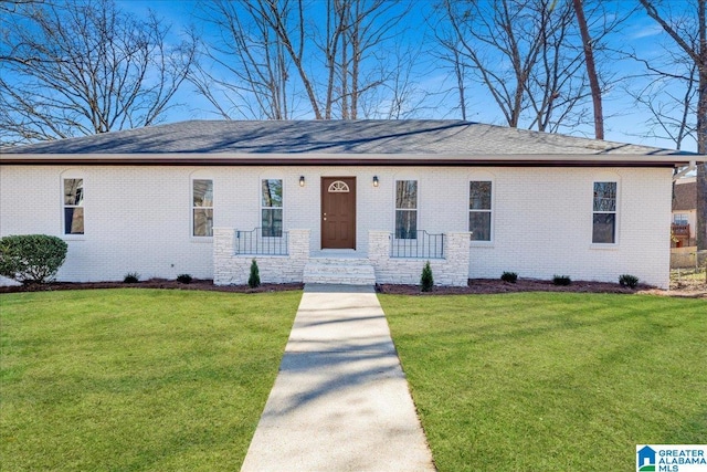 single story home featuring brick siding and a front lawn