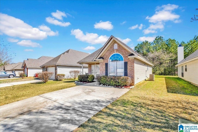 view of front of house with brick siding, driveway, and a front yard