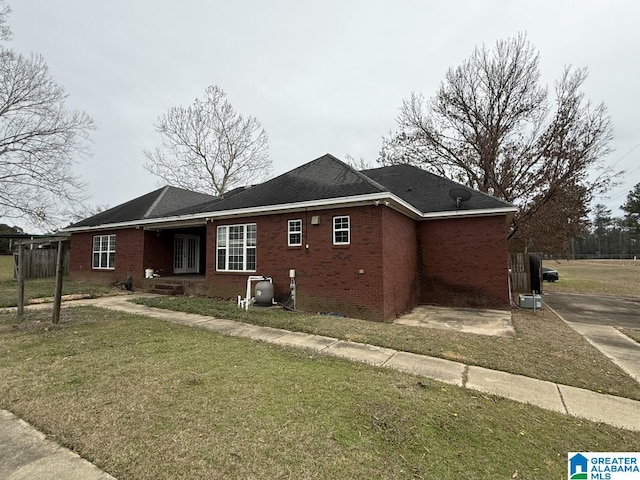 ranch-style home with a front lawn and brick siding