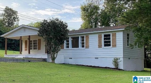 view of front of property with crawl space and a front yard