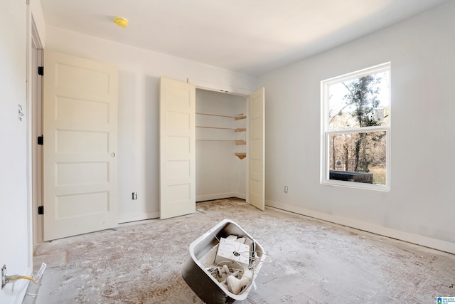 unfurnished bedroom featuring a closet