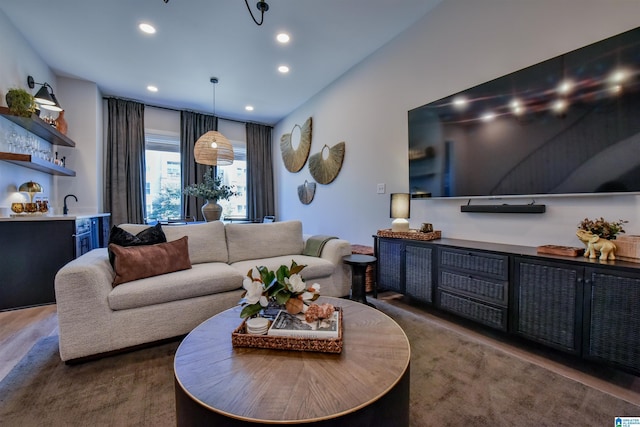 living area with wet bar and recessed lighting