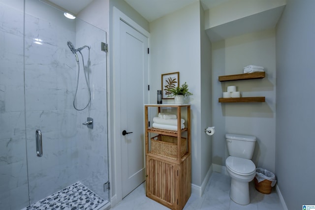 full bath with baseboards, a shower stall, and toilet