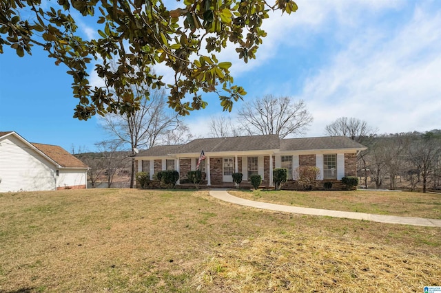 single story home featuring a front lawn