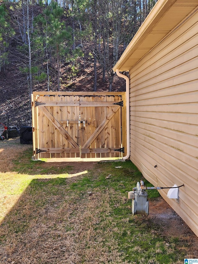 view of yard with a gate