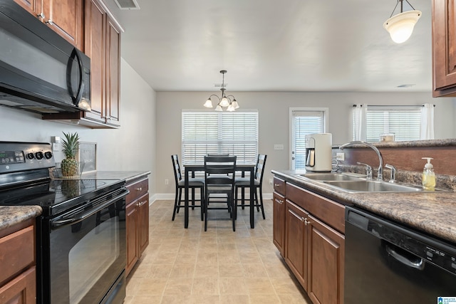 kitchen with black appliances, a sink, decorative light fixtures, baseboards, and a chandelier