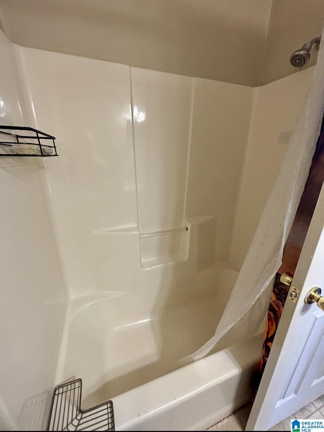 bathroom with shower / bath combo