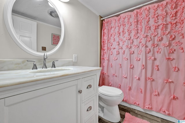 full bath with toilet, wood finished floors, curtained shower, crown molding, and vanity