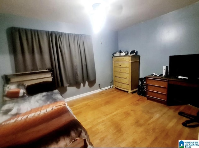 1525 NW Ridge St, Cullman, AL 35055 - bedroom featuring baseboards and light wood-style flooring